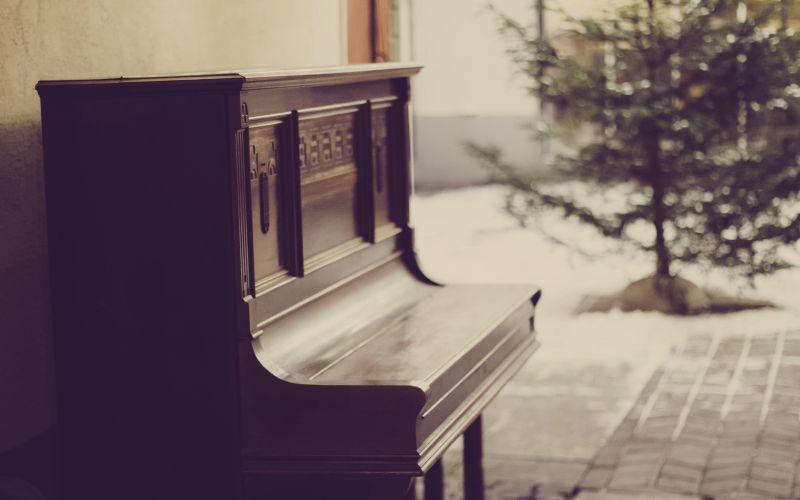 Upright vs Console Piano