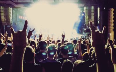 5a vs 5b Drumsticks: Heavy rock concert. There are many different types of drumsticks, but the b sticks in specific are the best drumsticks for heavy rock like this concert.