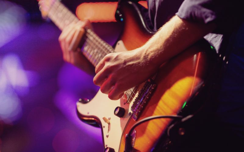 Left vs Right Handed Guitar: Left-Handed Electric Guitars